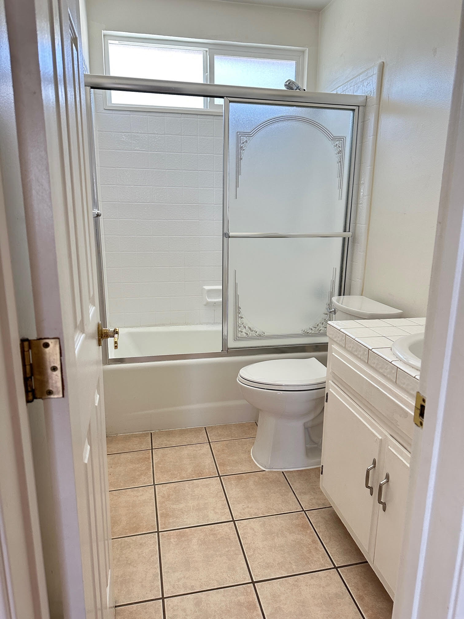 Full Bath - 1909 Bataan Rd