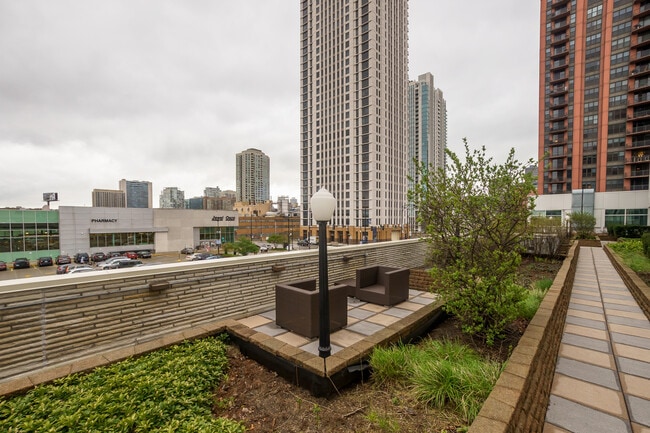 Building Photo - 660 W Wayman St