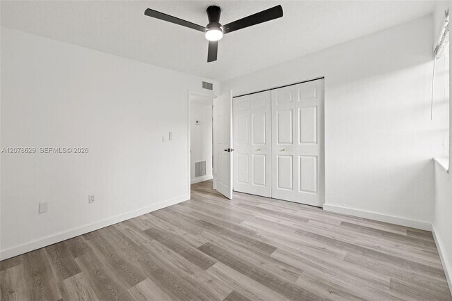 Building Photo - 1800 SW 25th St
