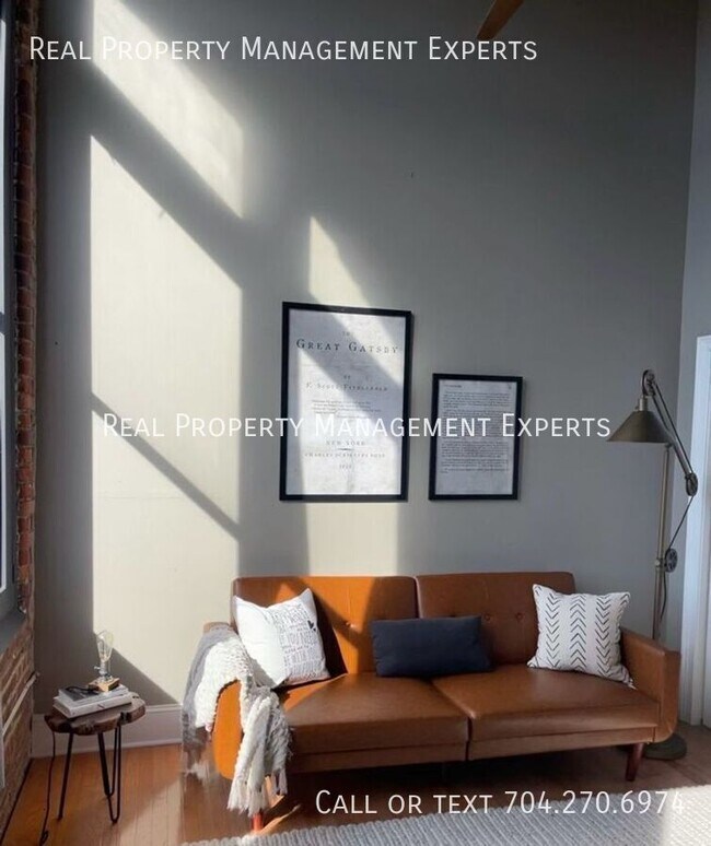 Building Photo - 201 S Hoskins Rd