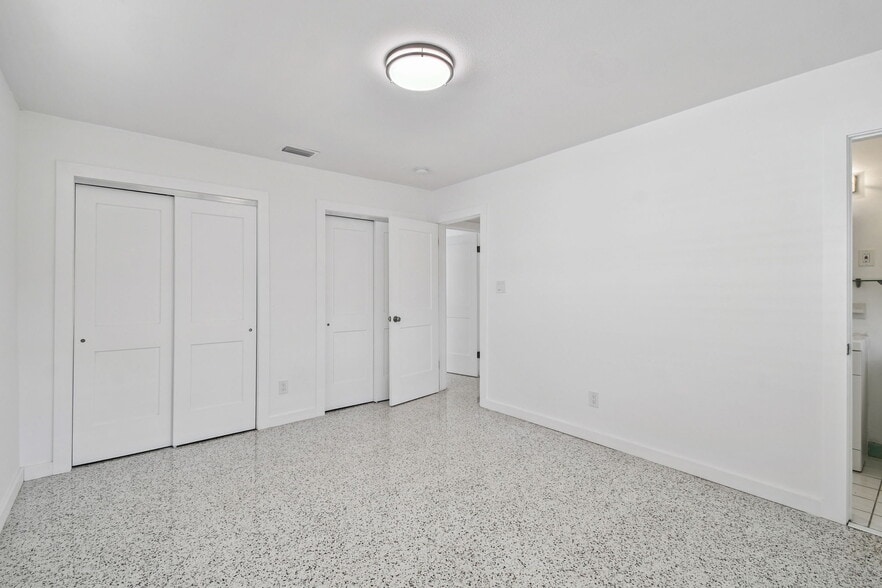 Master - 2 closets - 3623 S Lightner Dr