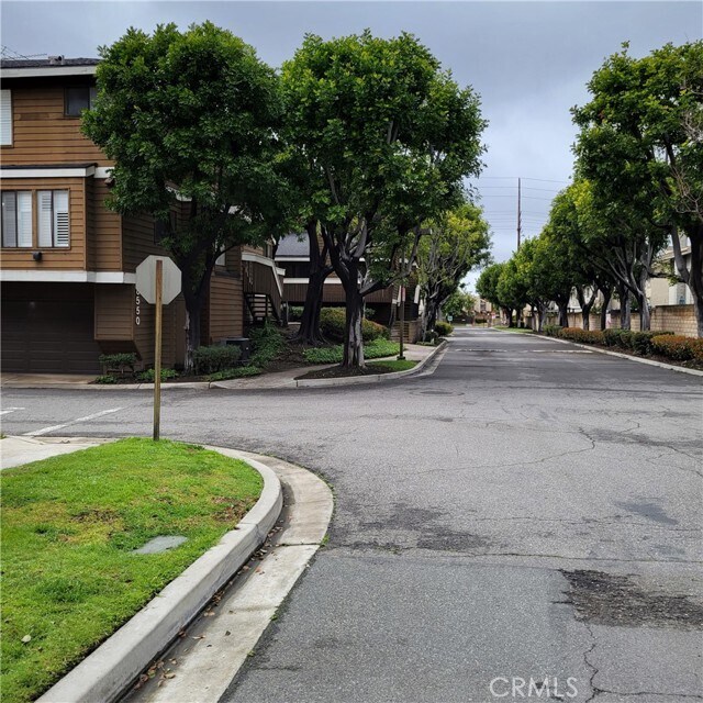 Building Photo - 8550 Lake Knoll Ave