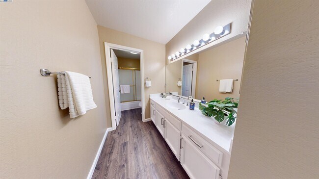 Building Photo - 43499 Southerland Way