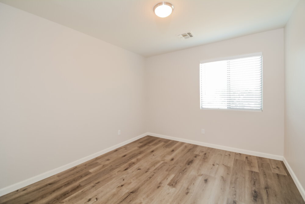 Building Photo - 3202 S Justin Dr