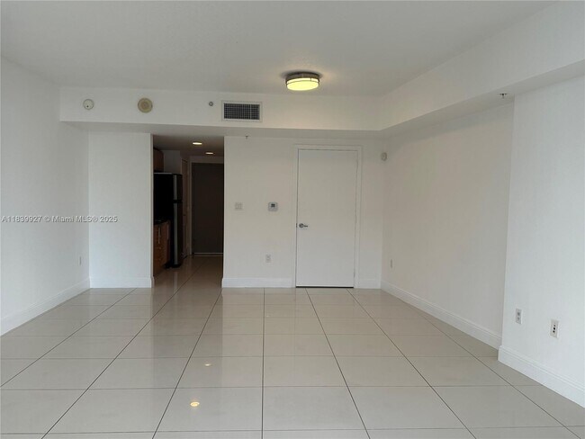 Building Photo - 1750 N Bayshore Dr