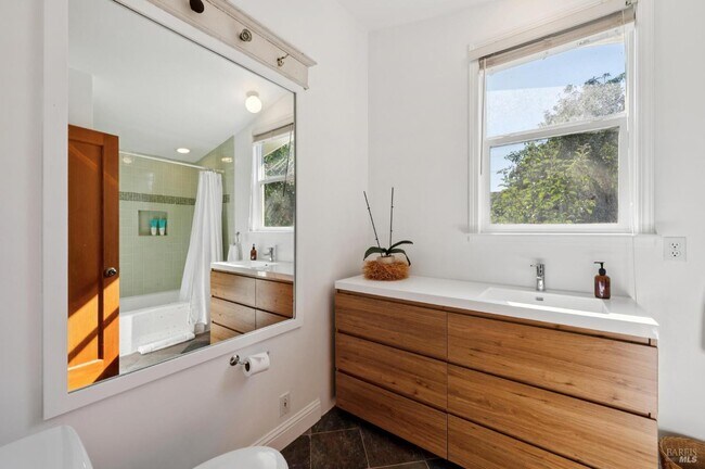 Building Photo - 40 Laurel Ave