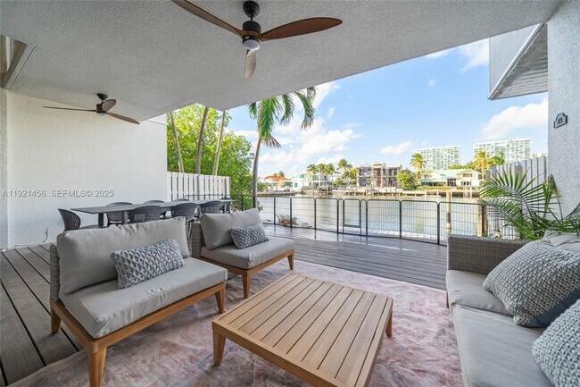 Building Photo - 429 Poinciana Island Dr