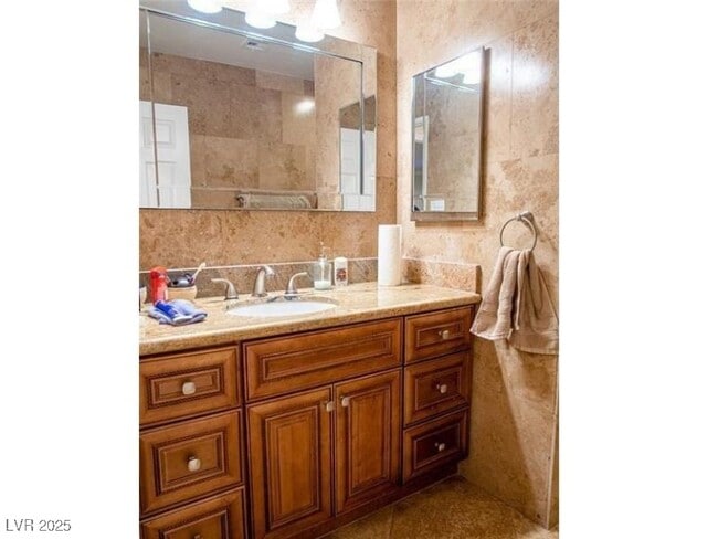 Building Photo - 5033 Saluda Cir