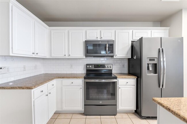 Building Photo - 34 S Villa Oaks Dr