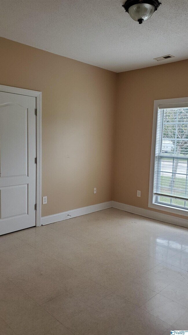 Building Photo - 10443 Wall Triana Hwy