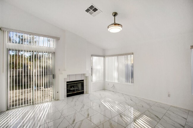 Building Photo - Single Story, 3 Bedroom, Peccole Ranch Beauty