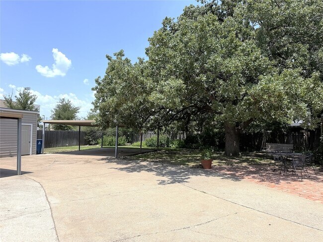 Building Photo - 3410 Timberline Dr