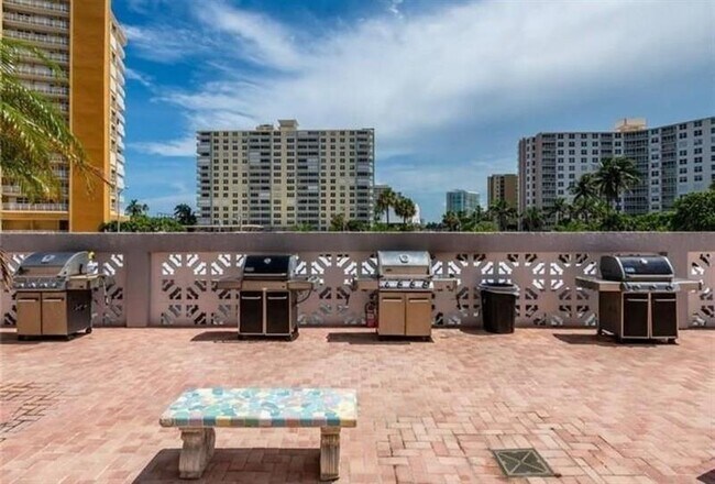 Building Photo - 405 N Ocean Blvd