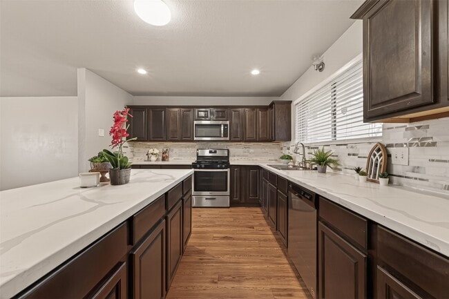 Building Photo - 10 Ferguson St