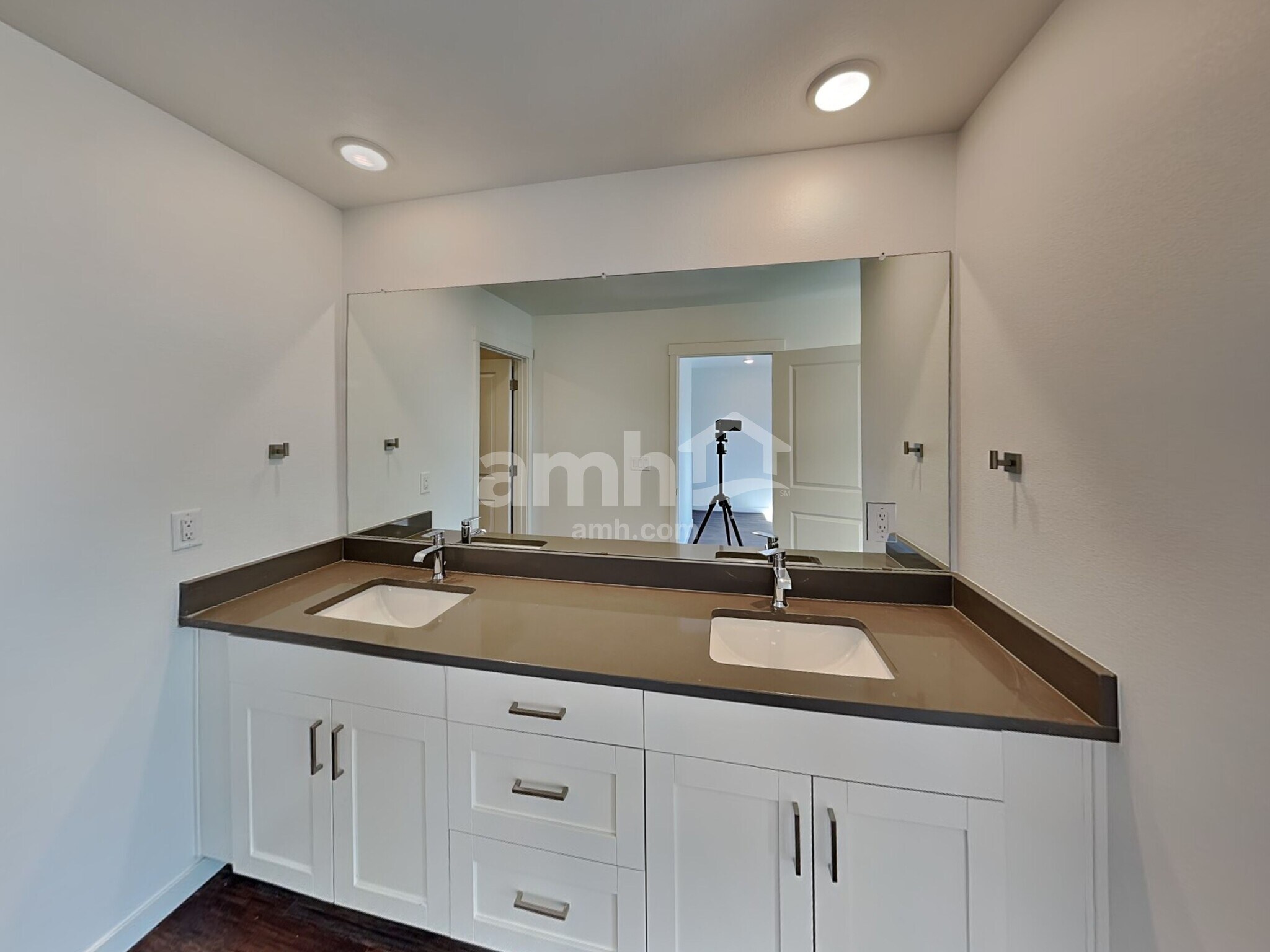 Building Photo - 364 N Addison Way