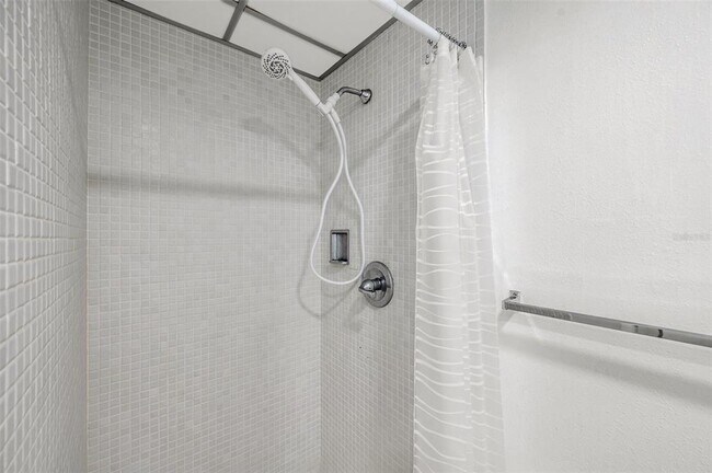 Building Photo - 1801 Bedford Terrace