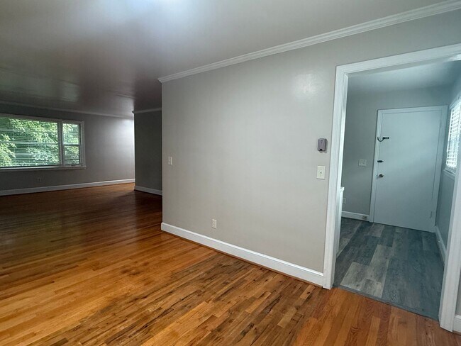 Building Photo - 2314 Wycliffe Ave SW
