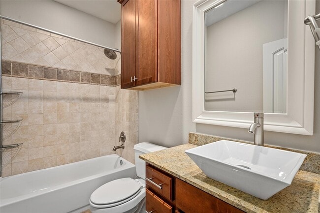 Building Photo - 6039 Yale St