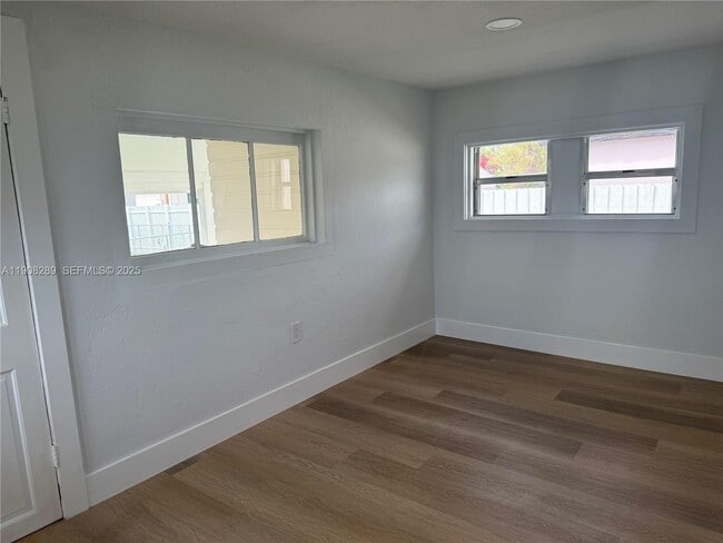 Building Photo - 8242 SW 43rd Terrace