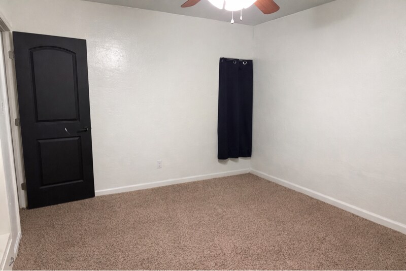 Building Photo - 714 E Eason Ave