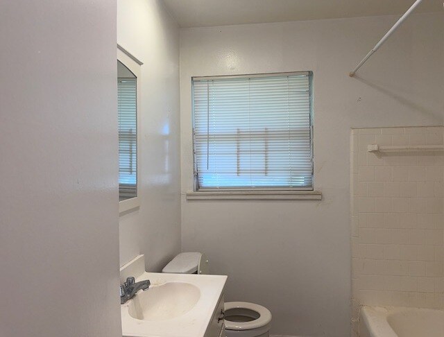 Building Photo - 5606 Thrush Dr