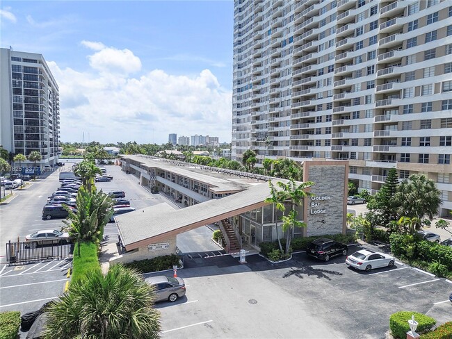 Building Photo - 2001 S Ocean Dr