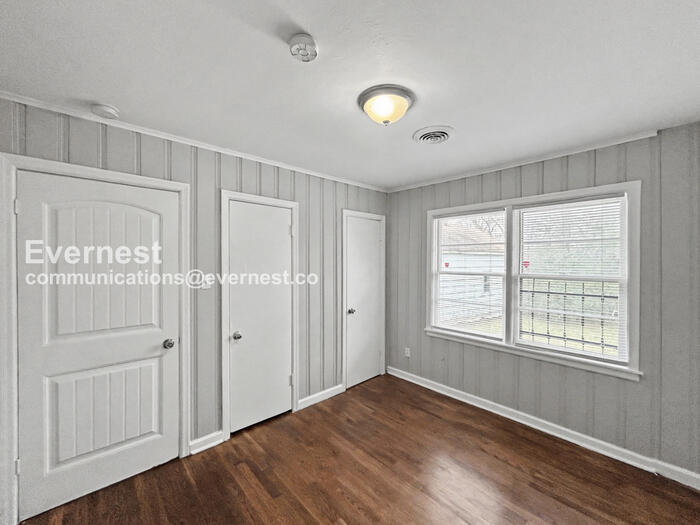 Building Photo - 1758 Woodburn Dr