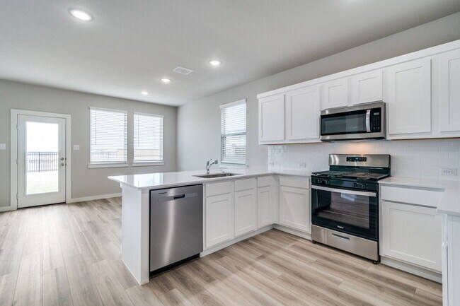 Building Photo - "Modern 3-Bedroom Home with Beautiful Finishes Throughout!"