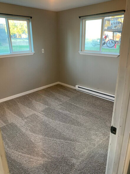 Building Photo - 608 Villard St