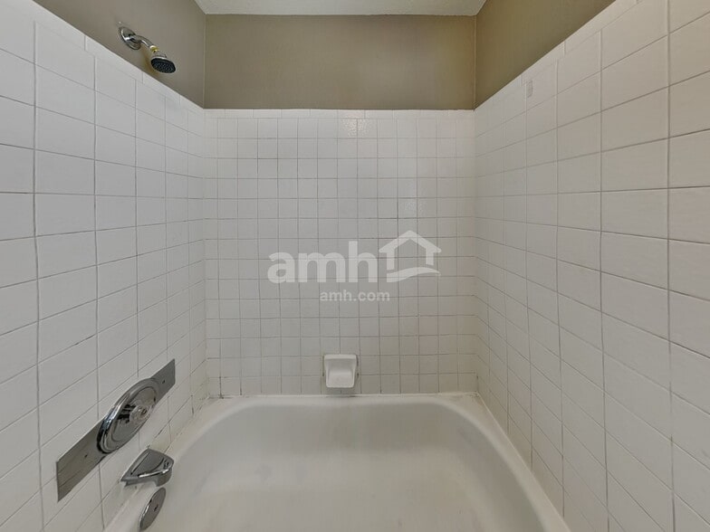 Building Photo - 8655 N 107th Dr