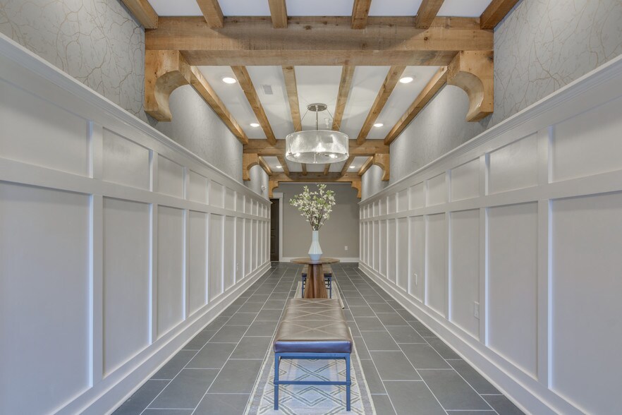 Primary Photo - 525 East