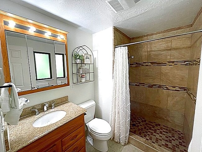 Building Photo - Mountain Retreat Home in Summit Park