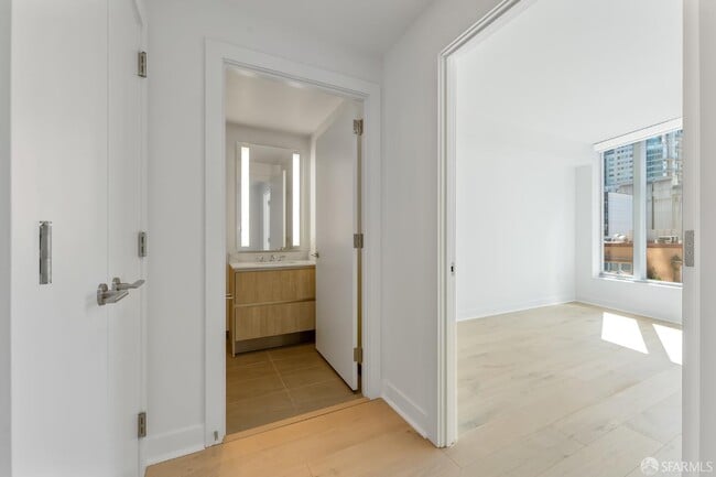 Building Photo - 201 Folsom St