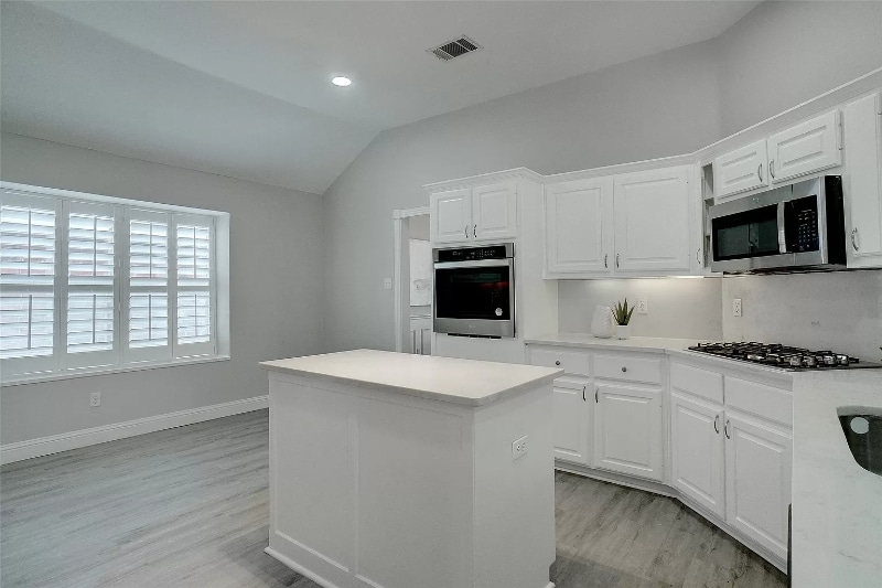 Building Photo - 5616 Petunia Dr