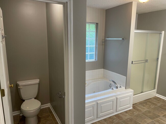 Building Photo - 5100 Hardy Ct