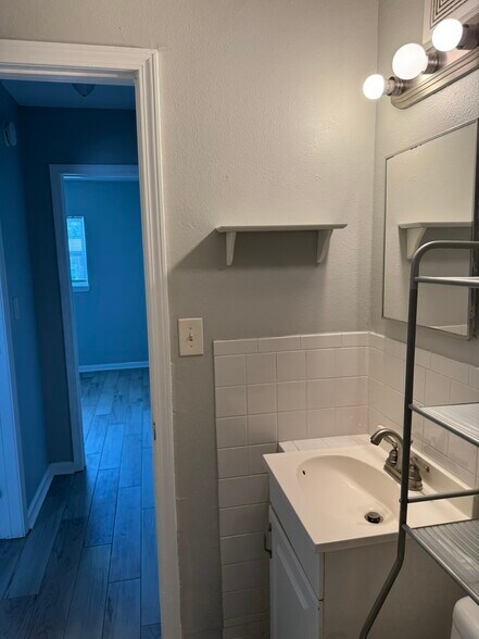 Building Photo - 5207 Lee Dr