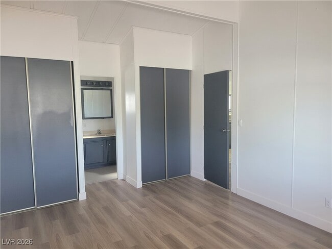 Building Photo - 1060 S Bunch St