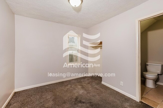Building Photo - 242 E Park Blvd