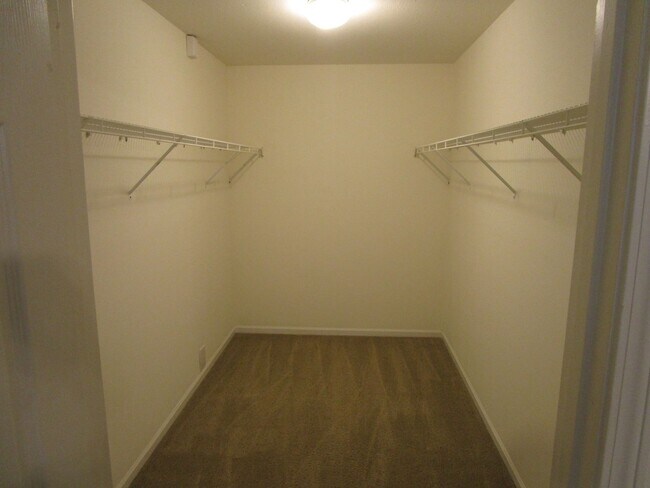 Building Photo - 1725-1727-1727 Louise Cir