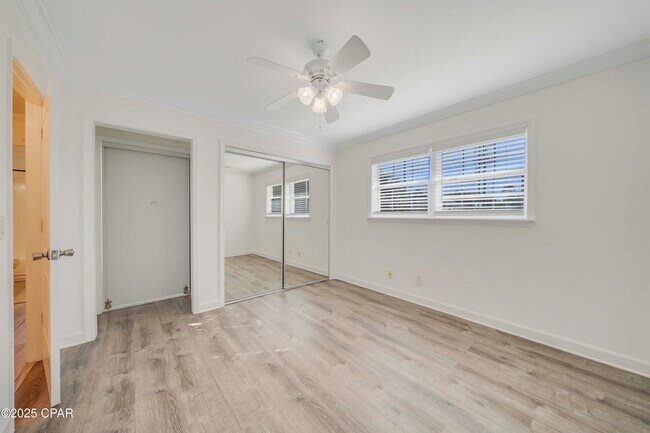 Building Photo - 205 Sunset Ln