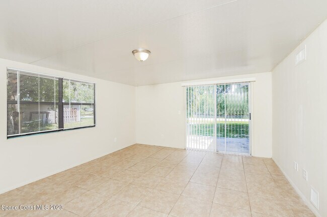 Building Photo - 811 Airport Ave SE