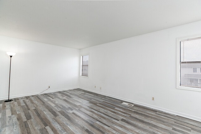 Building Photo - 801 Burcale Rd