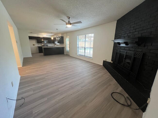 Building Photo - Single Family Home *LEASING SPECIAL AVAILA...