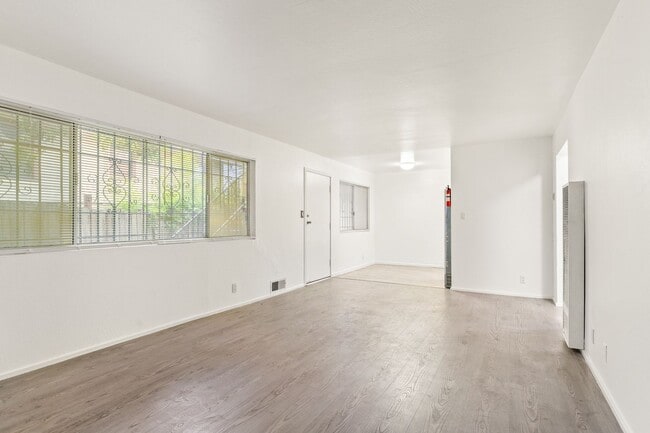 Building Photo - 2674 Parker Ave