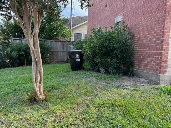 Building Photo - 9716 Linkmeadow Ln