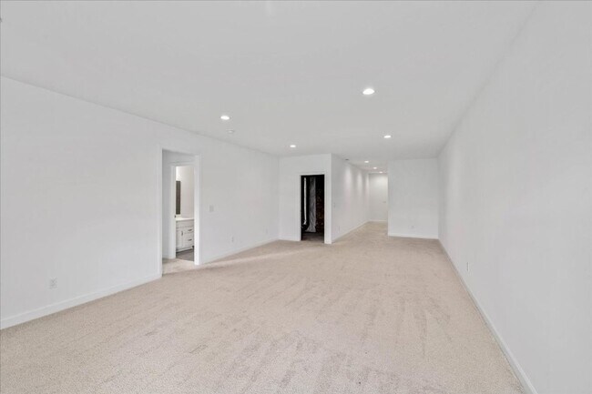 Building Photo - Spacious Home in Westhill Community - Rent...