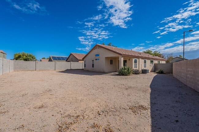Building Photo - 5054 S 235th Dr