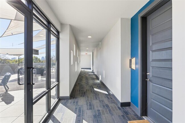 Building Photo - 2213 Poquito St