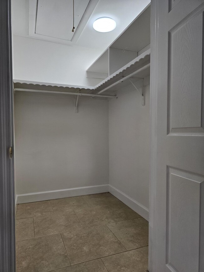 Building Photo - 435 Pine Villa Dr