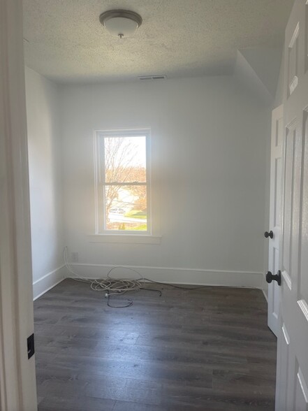 Building Photo - 12 Winter Ave